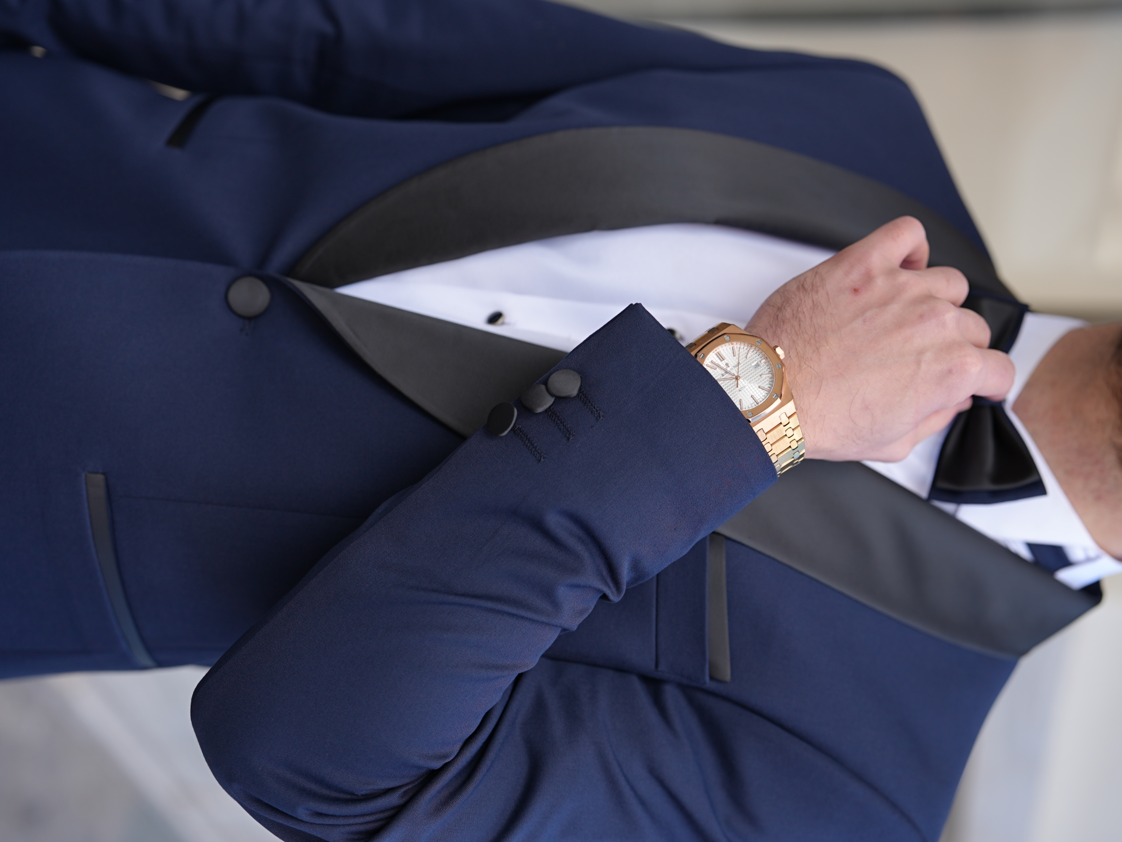 Abito da sposo smoking di lusso da uomo con collo a scialle, giacca stile italiano, pantaloni, papillon - Blu navy