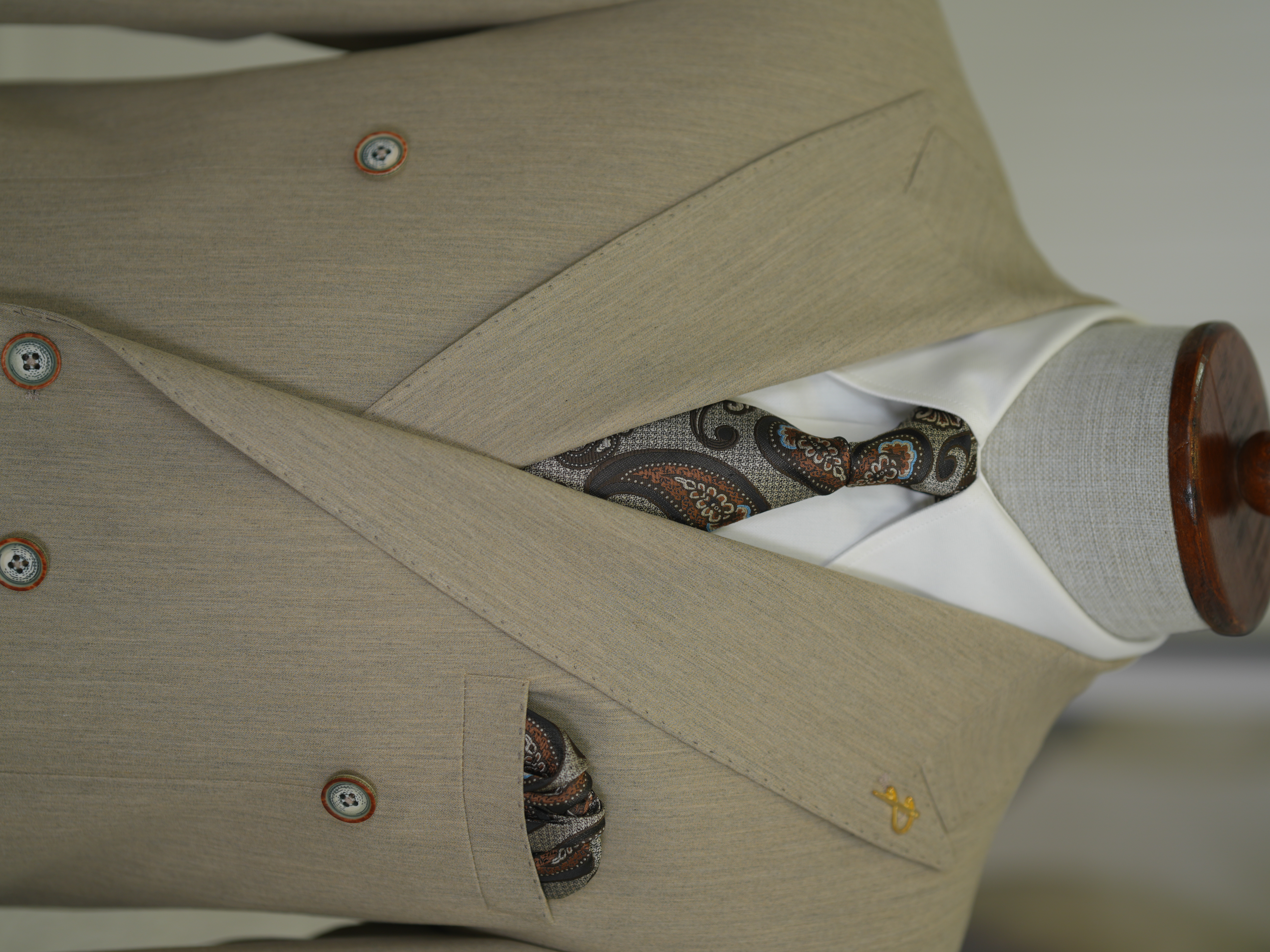 Erkek Premium İtalyan Stil Slim Fit Erkek Punto Dikişli Torba Cepli Yarım Astarlı Kruvaze Ceket-Krem