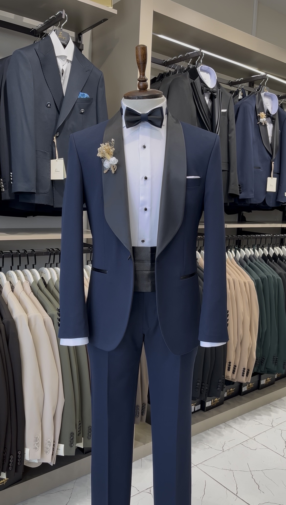 Abito da sposo da uomo di alta qualità, giacca con collo a scialle in stile italiano, pantaloni, papillon - Blu navy - Blu navy