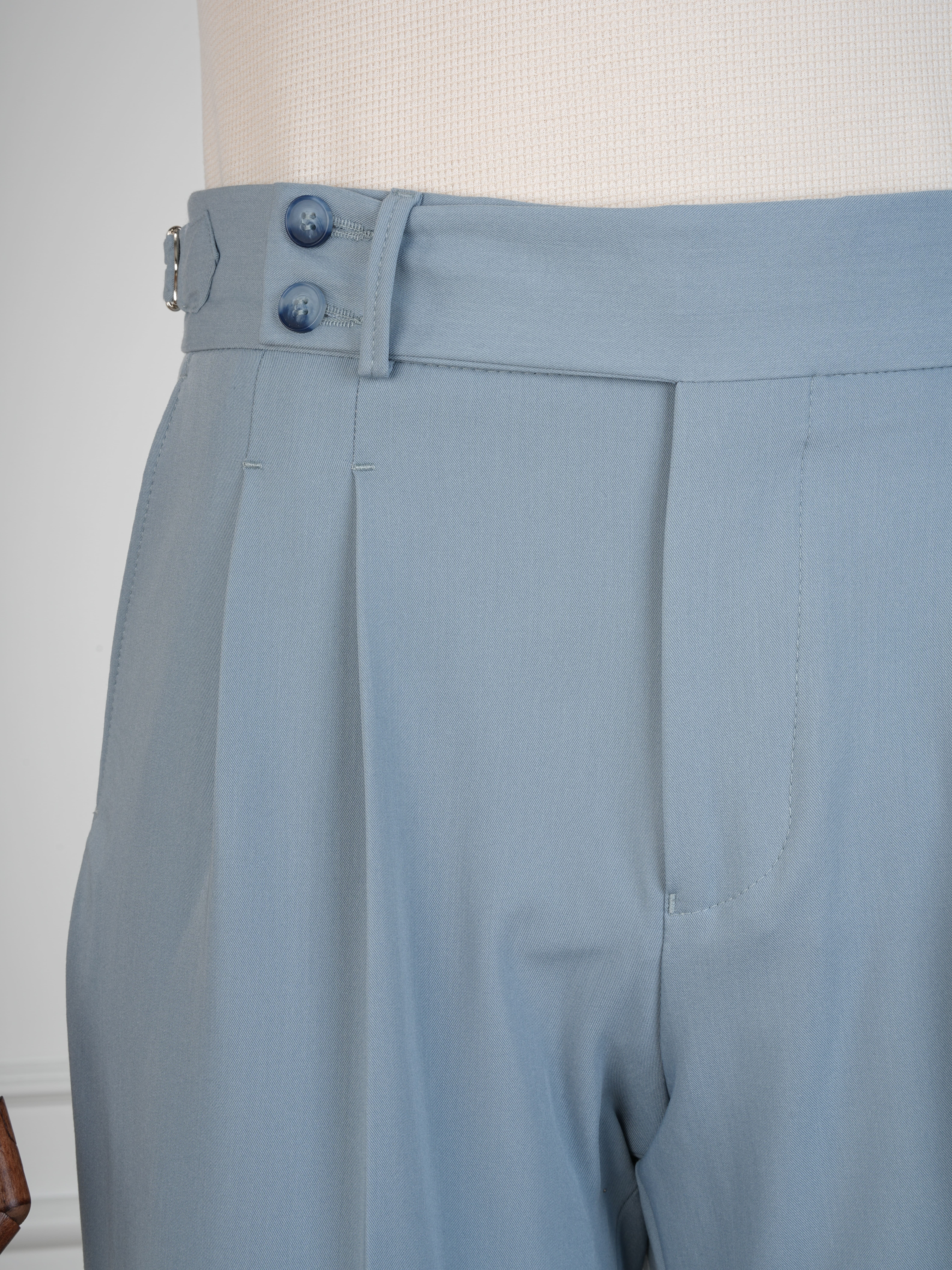 Erkek Regular Fit Yüksek Bel Piliseli Tokalı Kumaş Pantolon - Buz Mavisi