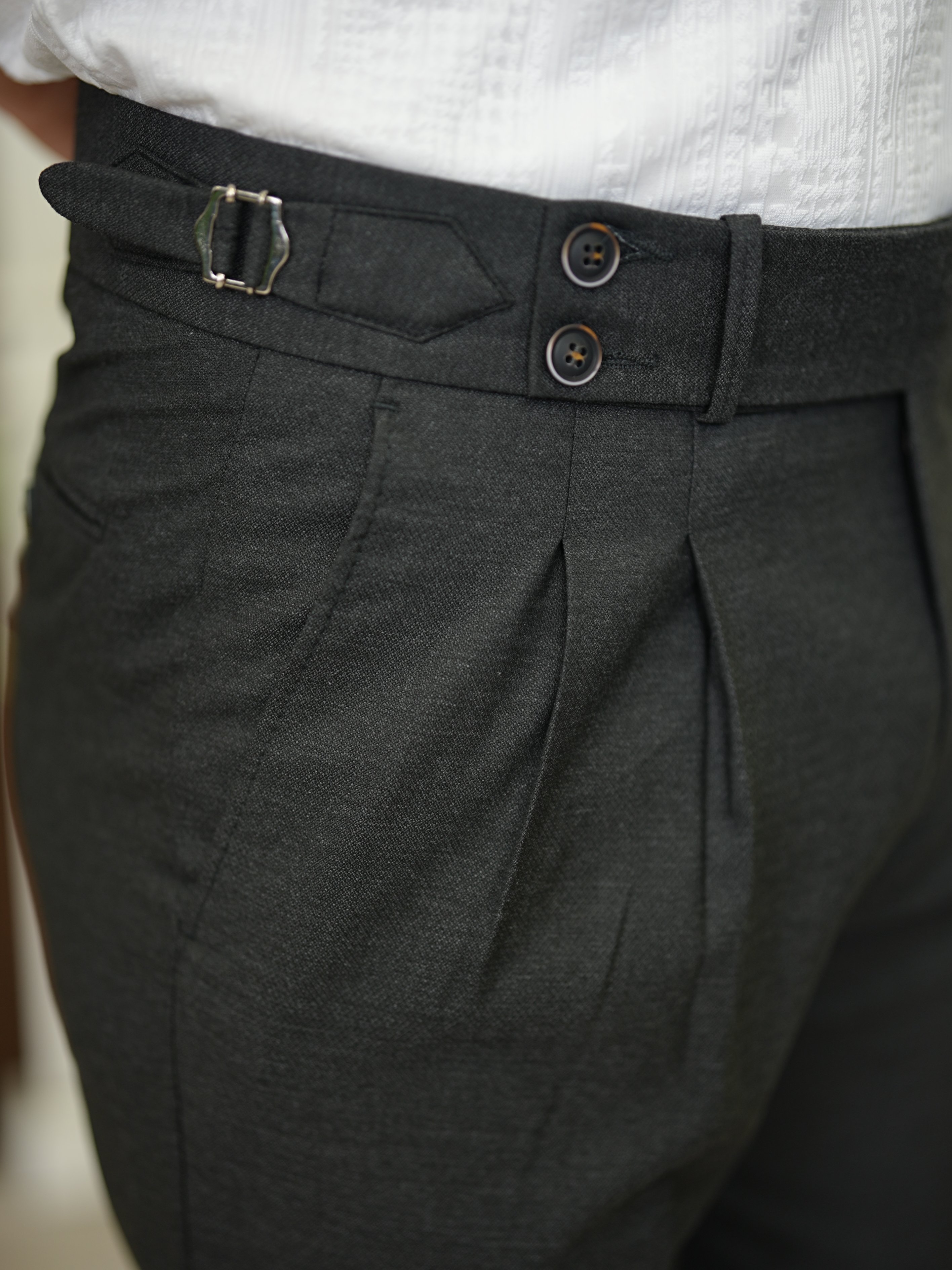 Erkek Slim Fit Yüksek Bel Duble Paça Tokalı  Piliseli Kumaş Pantolon - Füme