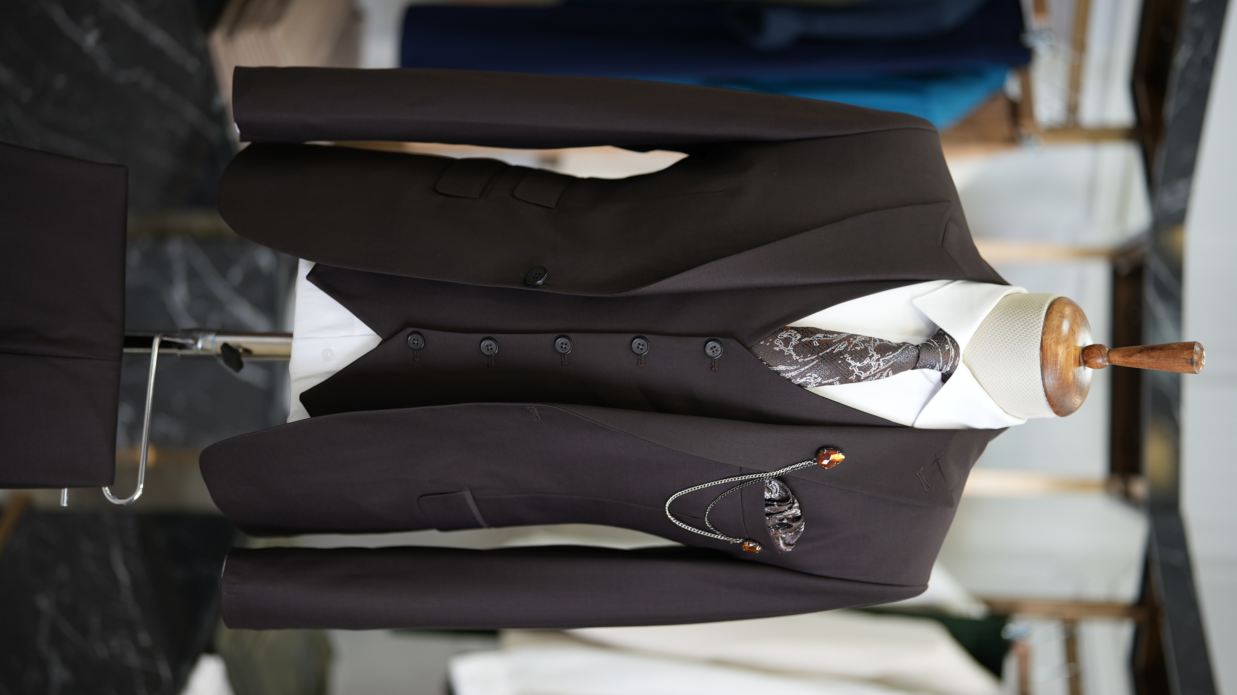 Giacca da uomo slim fit, gilet, pantaloni - Marrone amaro