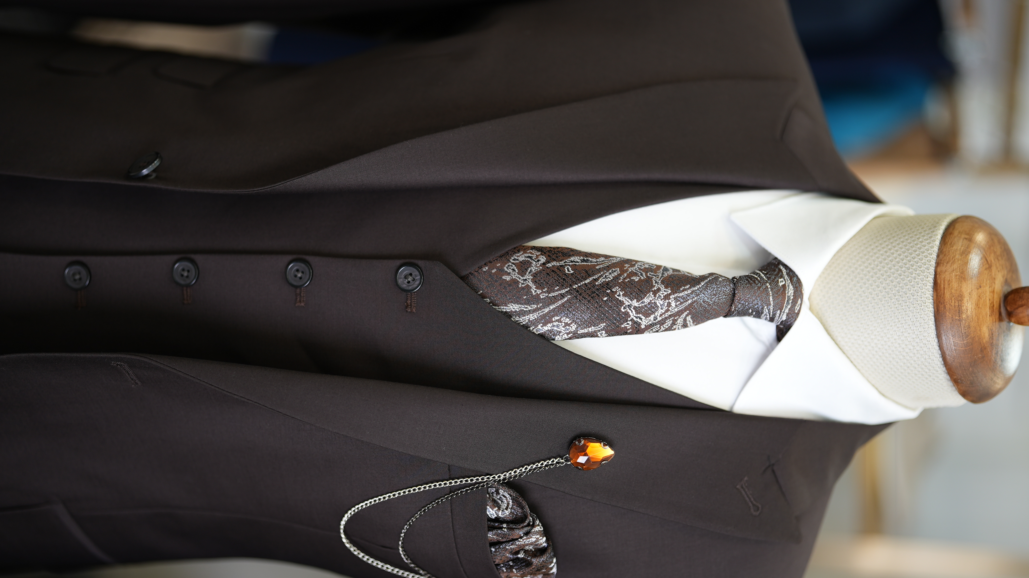 Giacca da uomo slim fit, gilet, pantaloni - Marrone amaro