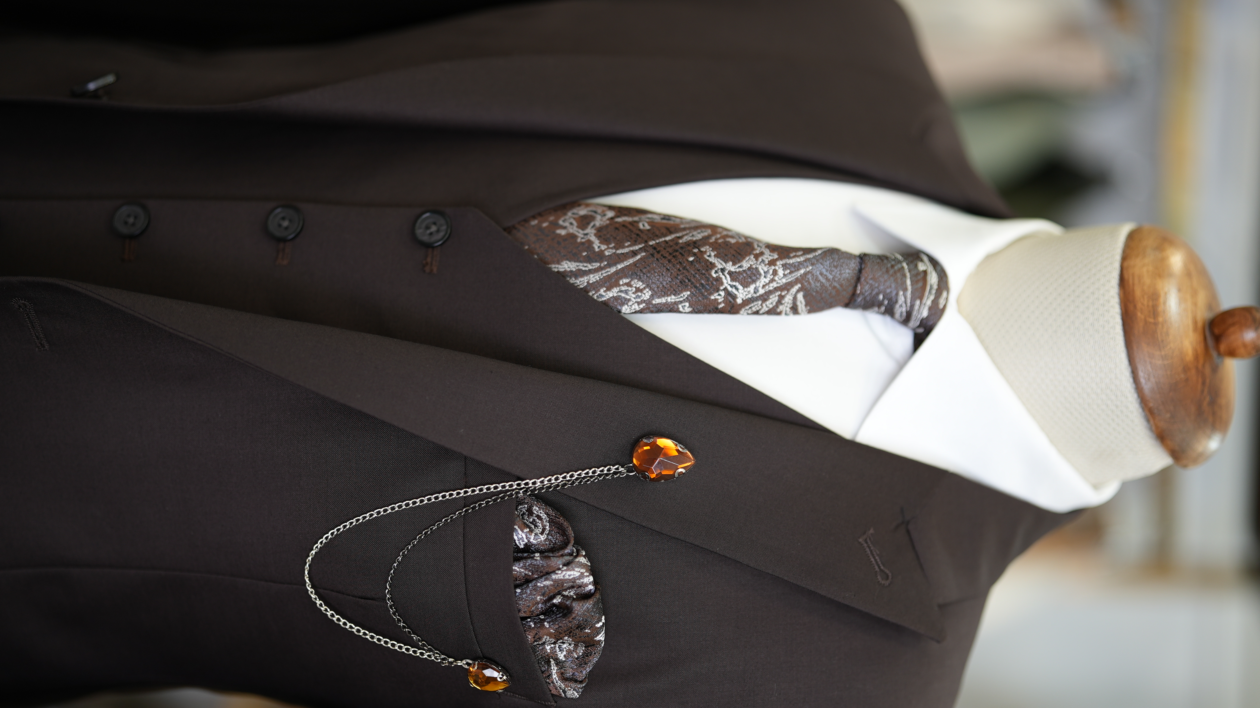 Giacca da uomo slim fit, gilet, pantaloni - Marrone amaro