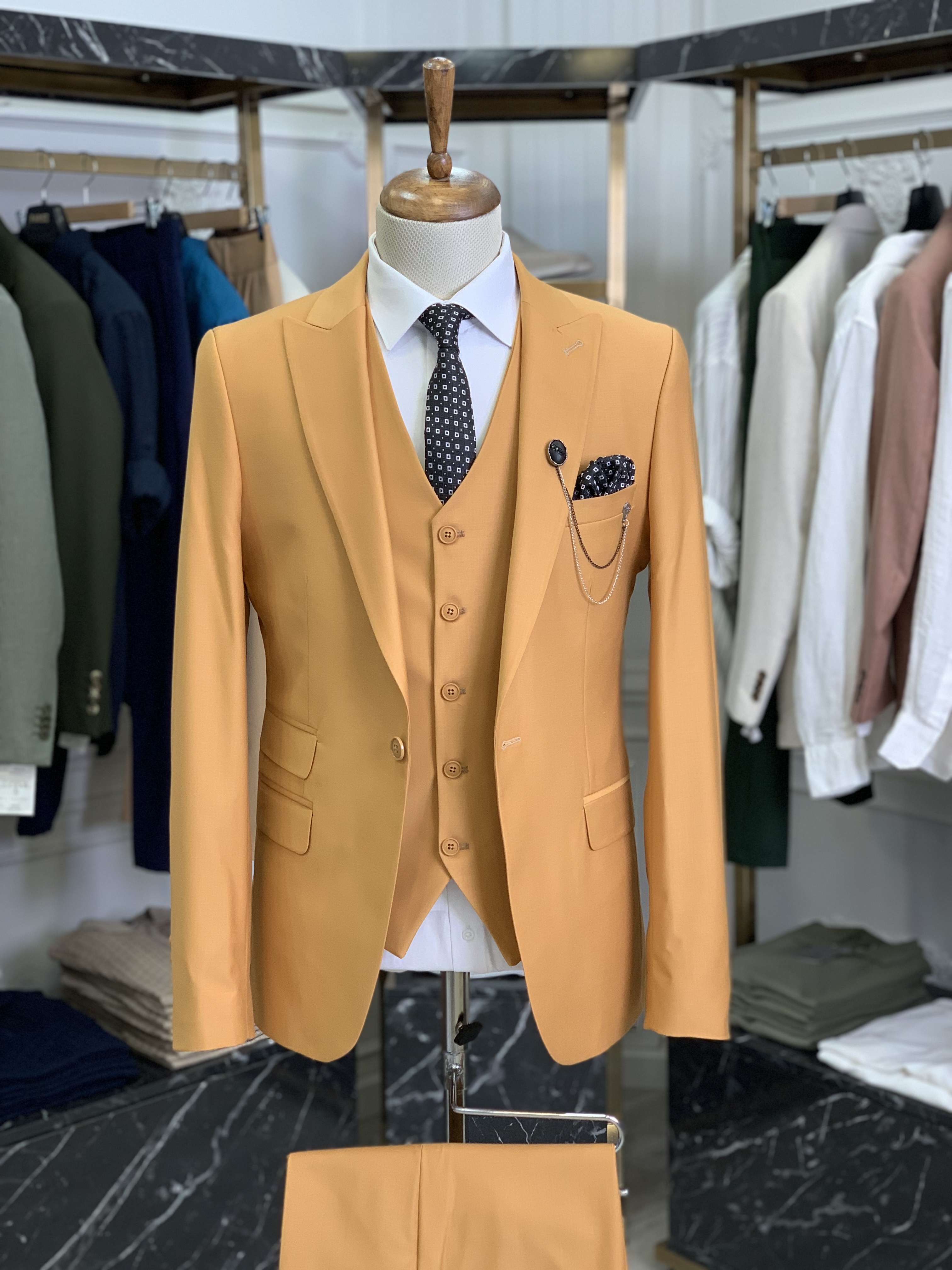 Giacca da uomo slim fit, gilet, pantaloni - Senape