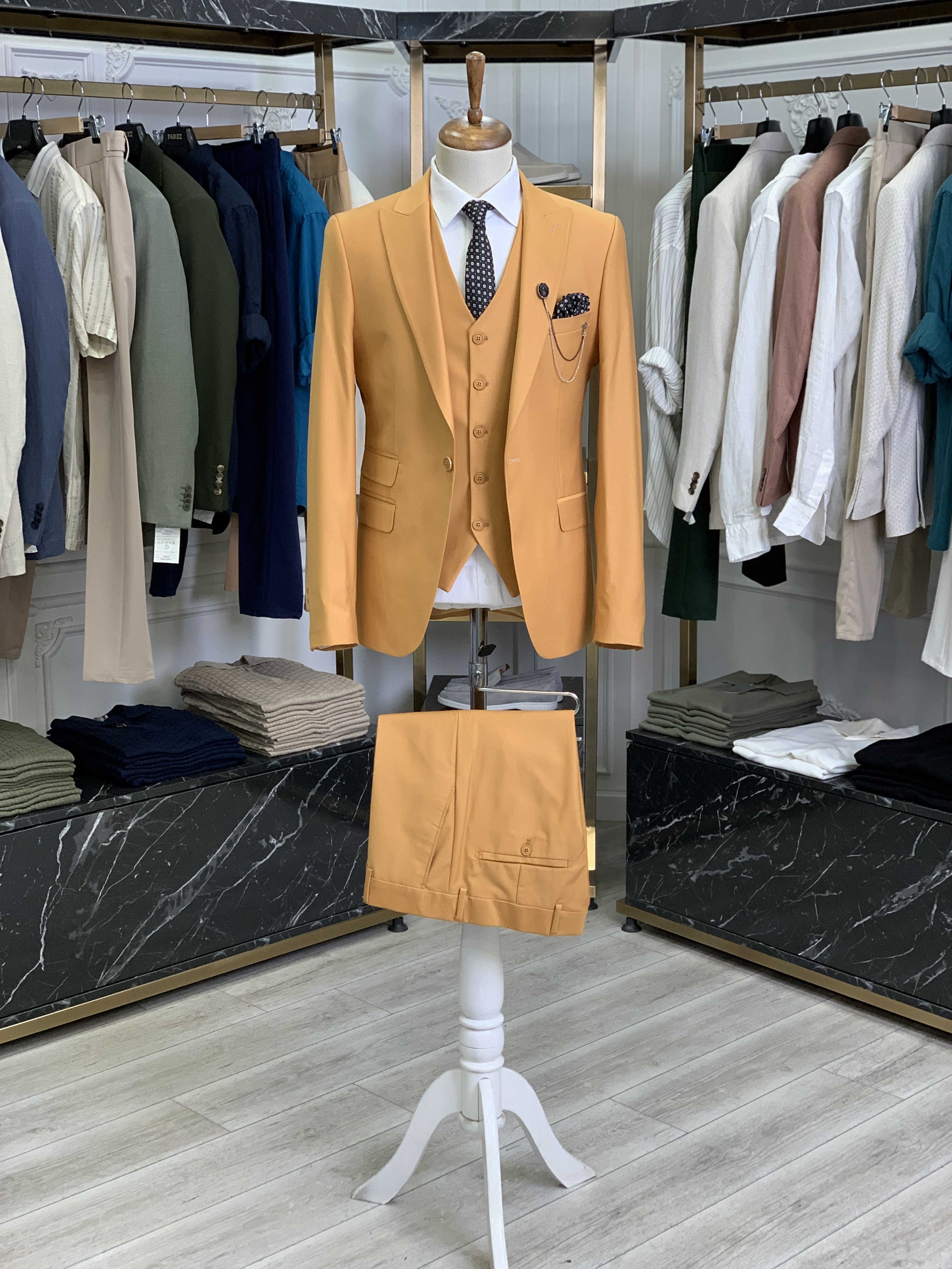 Giacca da uomo slim fit, gilet, pantaloni - Senape