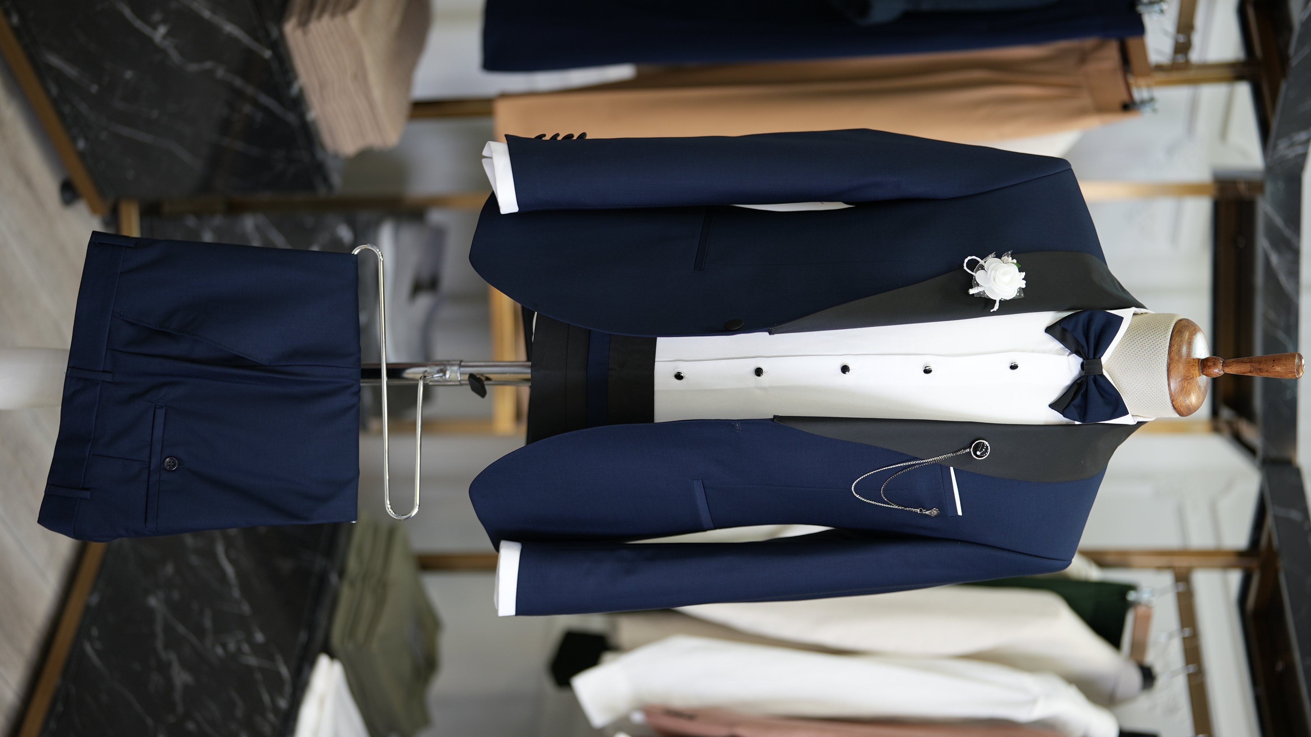 Abito da smoking da sposo in stile italiano, giacca, pantaloni, farfallino - Blu navy