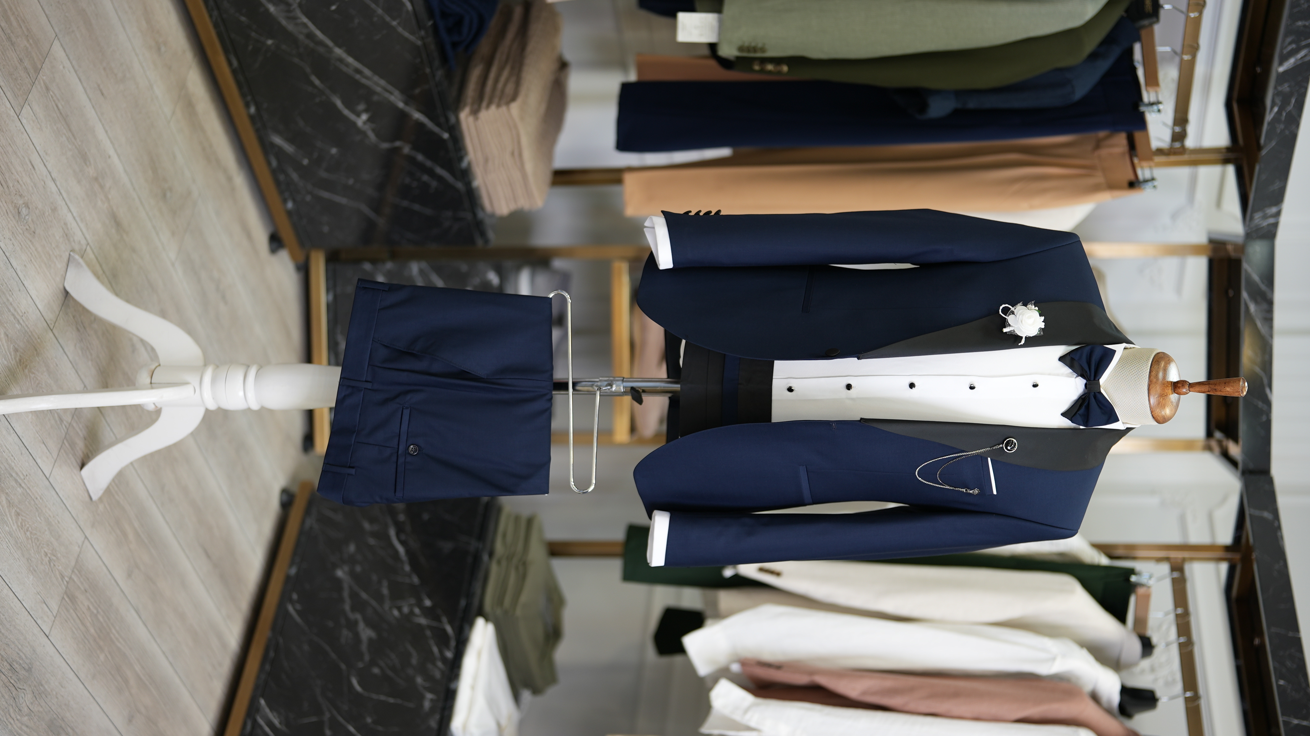 Abito da smoking da sposo in stile italiano, giacca, pantaloni, farfallino - Blu navy