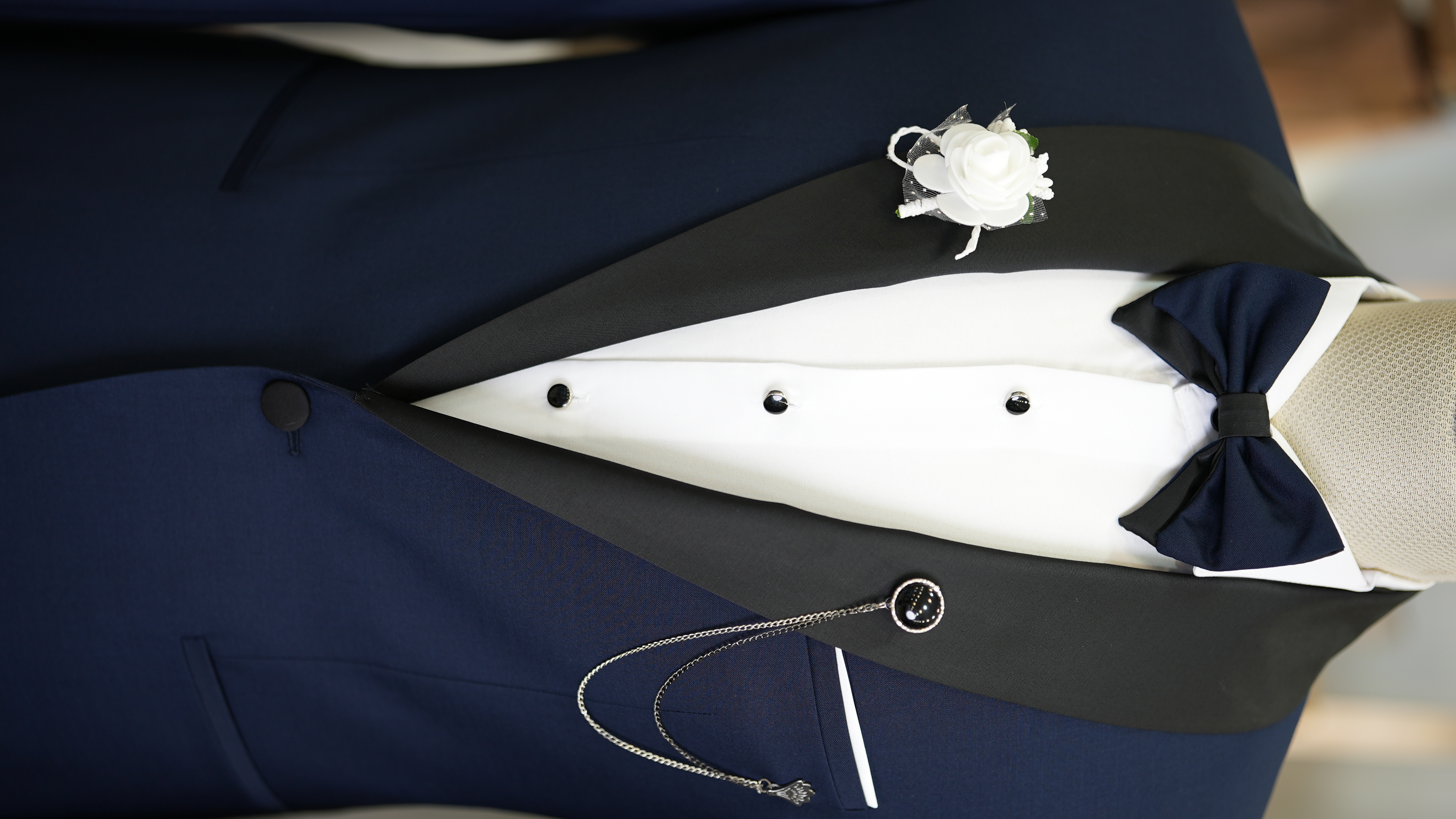 Abito da smoking da sposo in stile italiano, giacca, pantaloni, farfallino - Blu navy