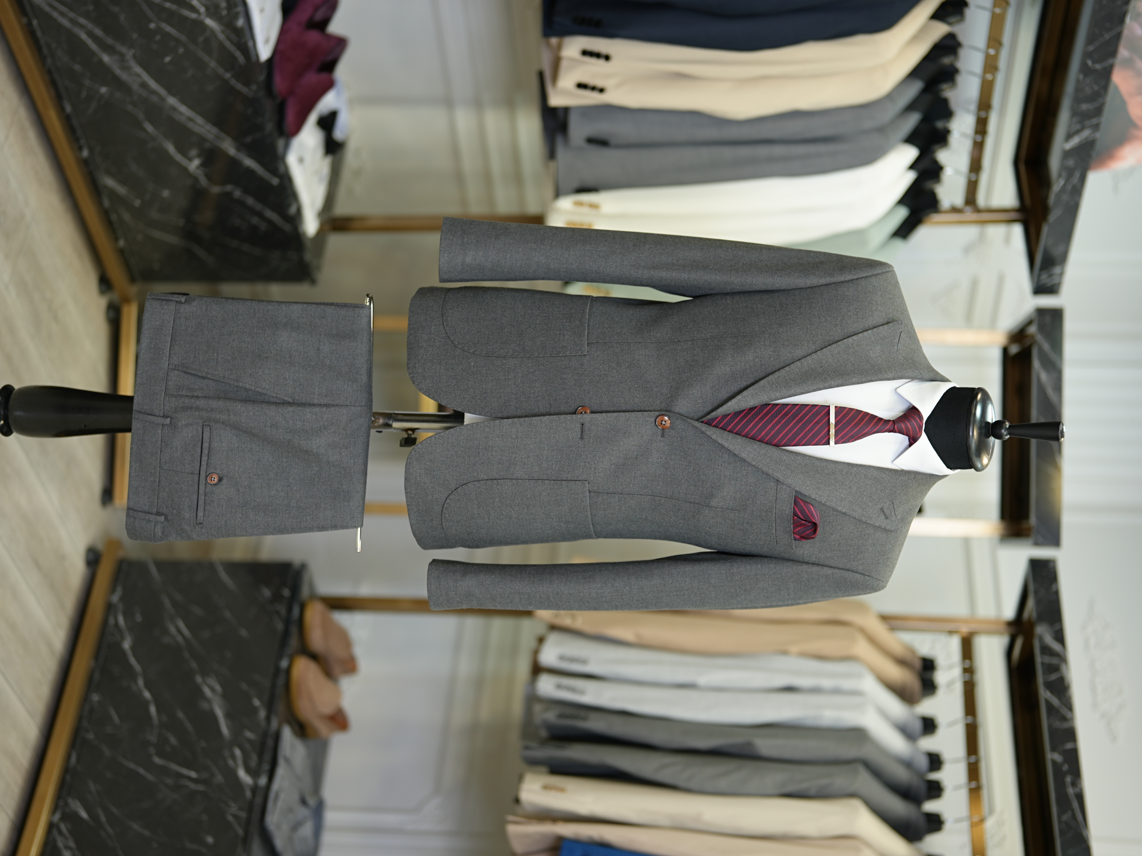 Abito da uomo slim fit in stile italiano slim fit con colletto a rondine di lusso semifoderato con tasche a borsa - Fumè