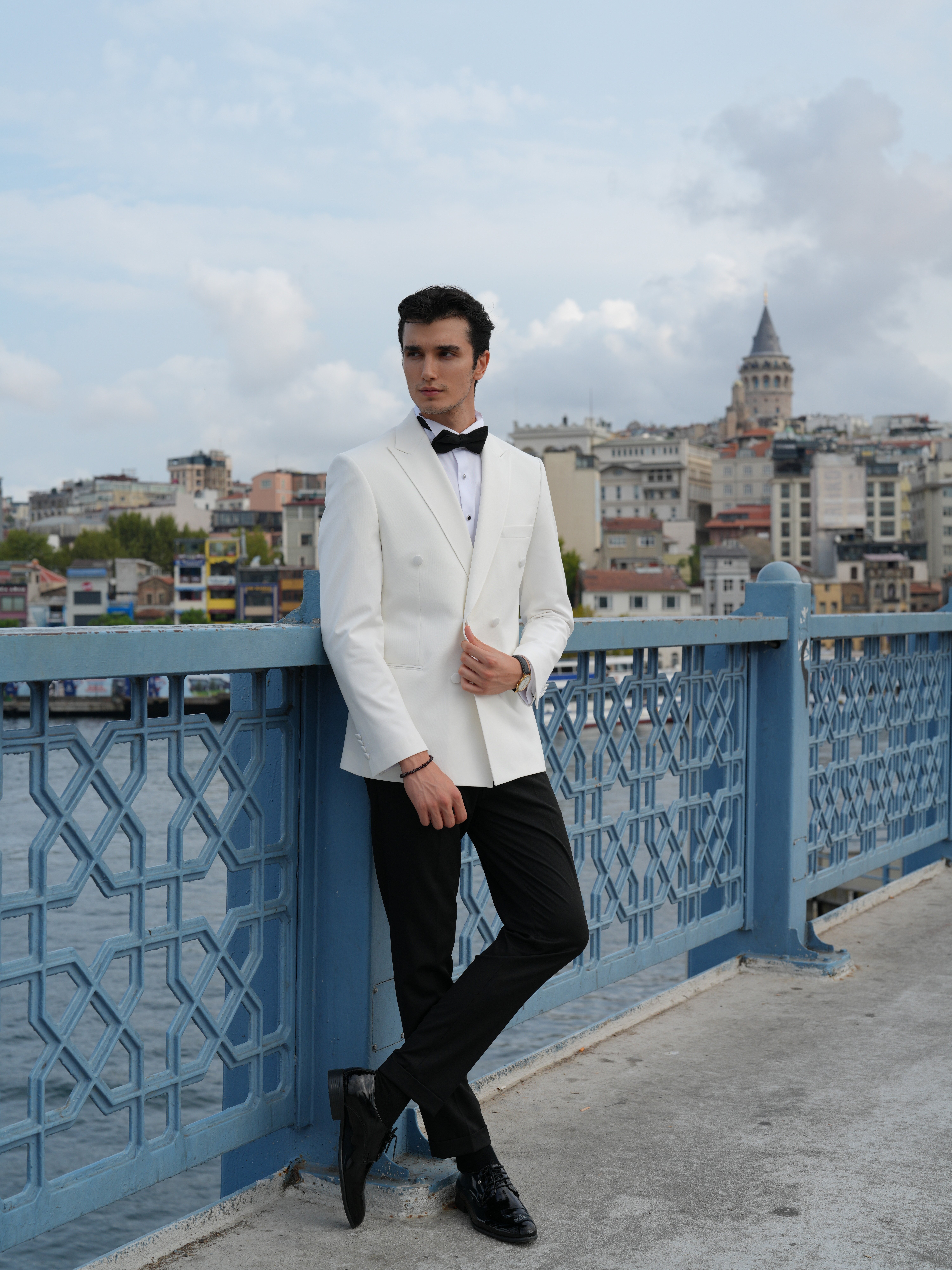 Pantaloni da giacca da sposo con bavero a punta e smoking doppiopetto stile italiano premium da uomo slim fit - Papillon - Bianco