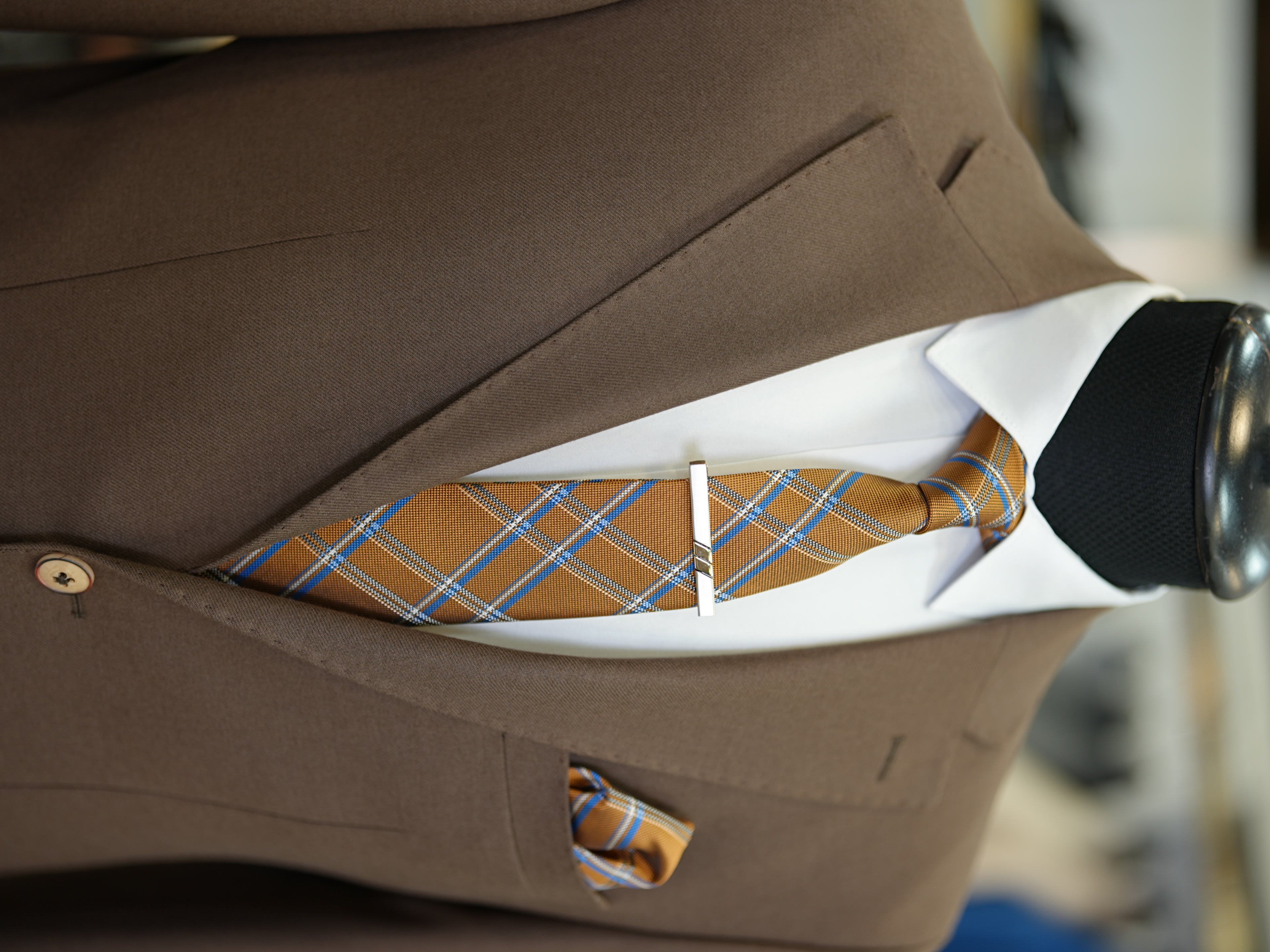 Abito da uomo slim fit in stile italiano slim fit con cucitura a punto e mezza fodera premium con tasche a borsa - Marrone