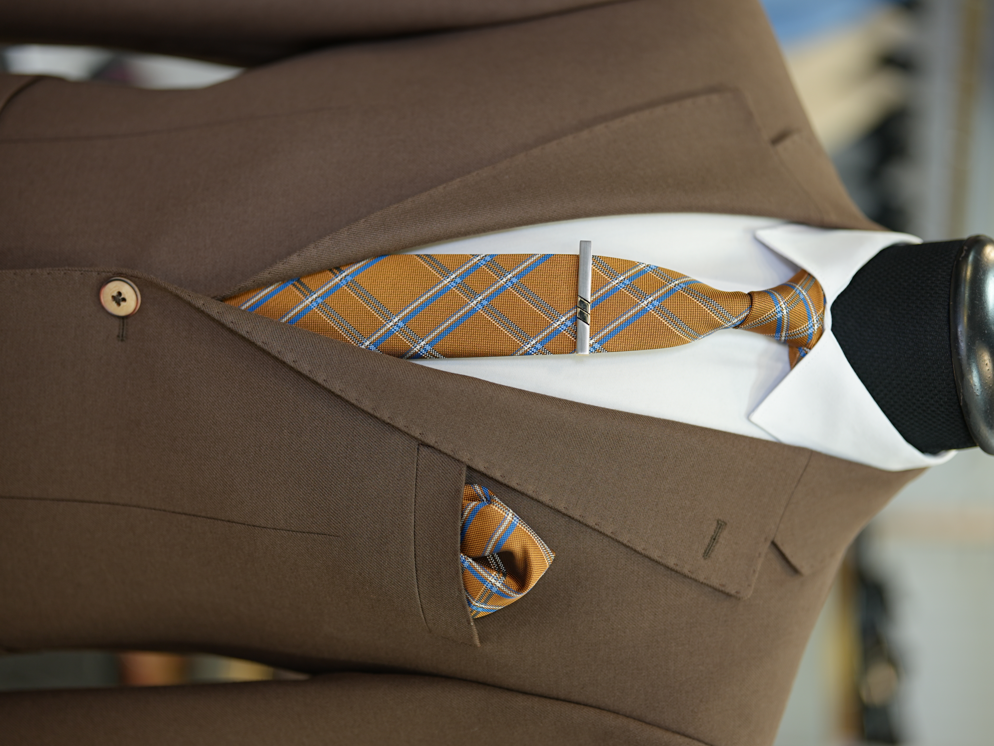 Abito da uomo slim fit in stile italiano slim fit con cucitura a punto e mezza fodera premium con tasche a borsa - Marrone