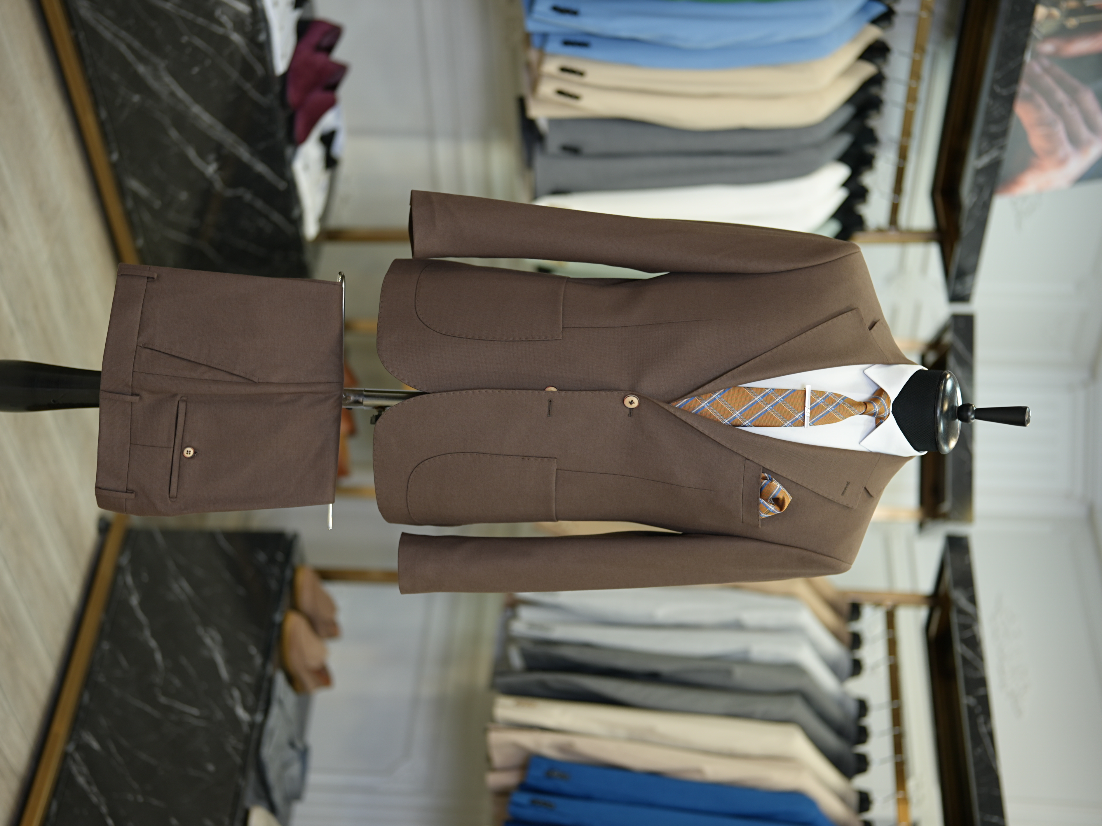 Abito da uomo slim fit in stile italiano slim fit con cucitura a punto e mezza fodera premium con tasche a borsa - Marrone