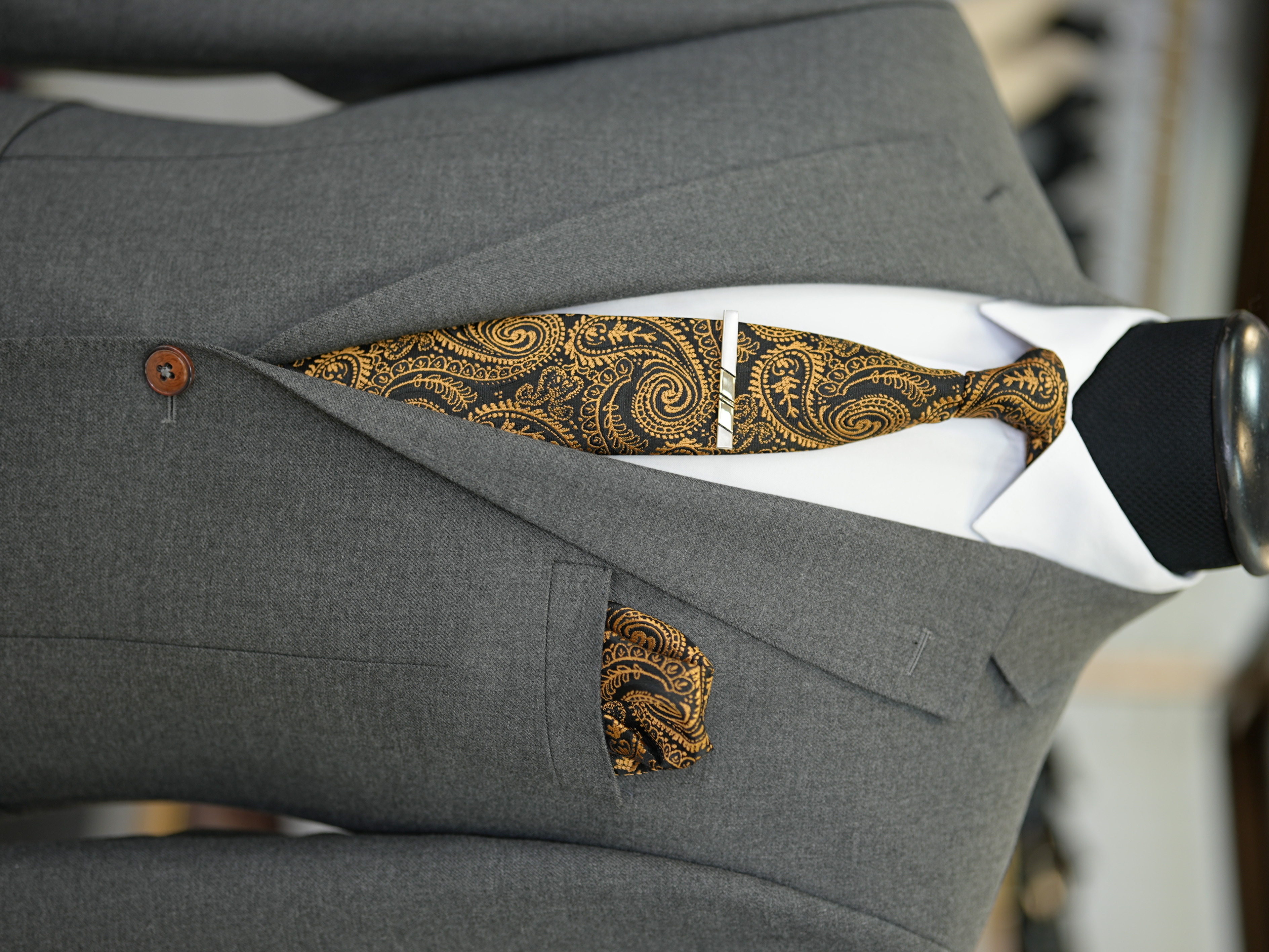 Abito da uomo slim fit in stile italiano slim fit con cucitura a punto premium semifoderato e con tasche a borsa - Fumè