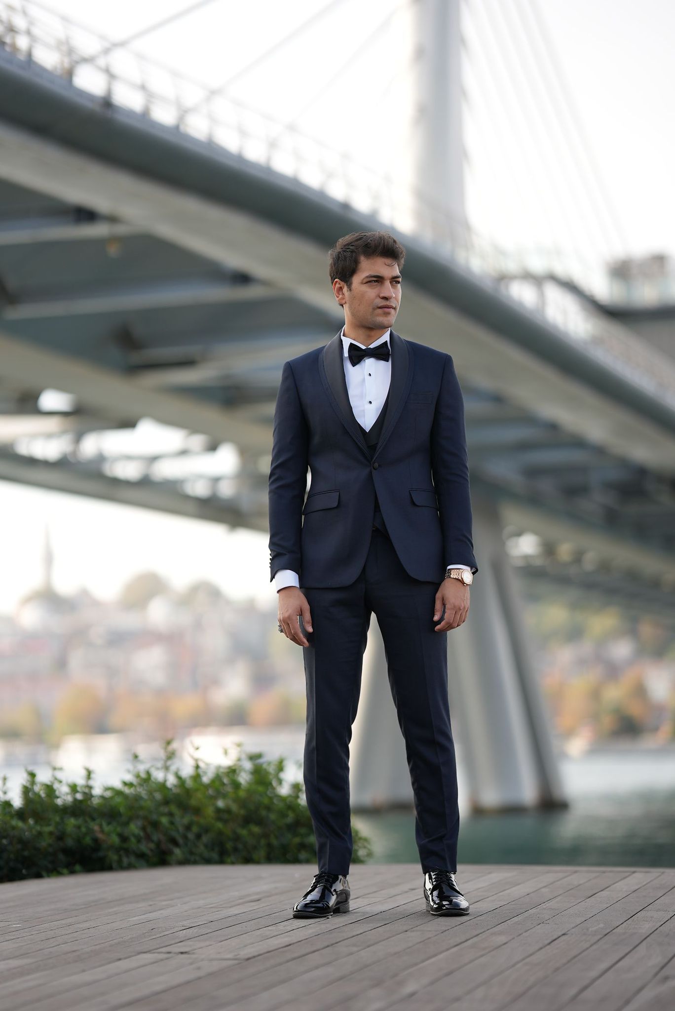 Abito da sposo slim fit giacca da smoking gilet pantaloni papillon - blu navy