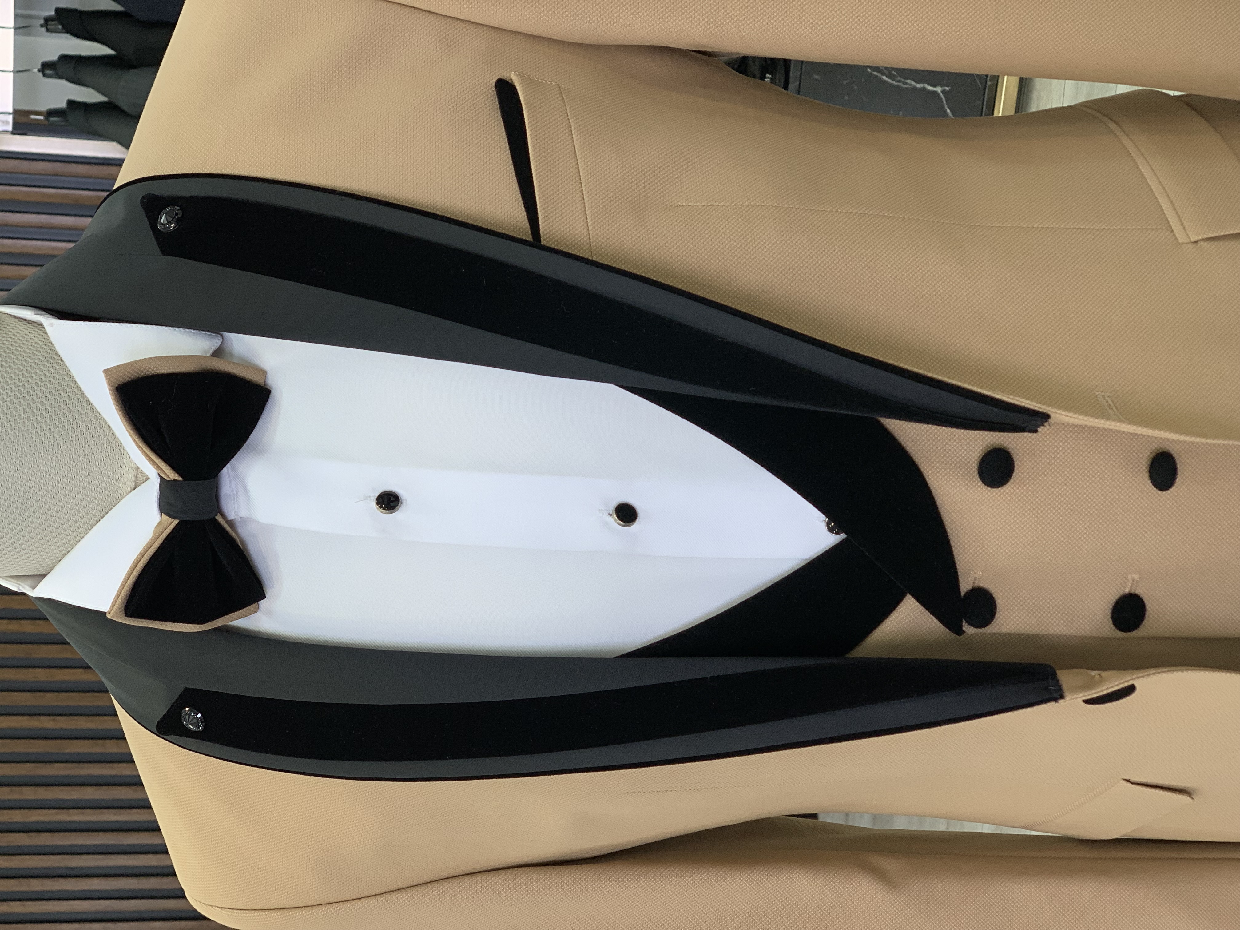 Abito da sposo slim fit giacca da smoking gilet pantaloni papillon - Crema