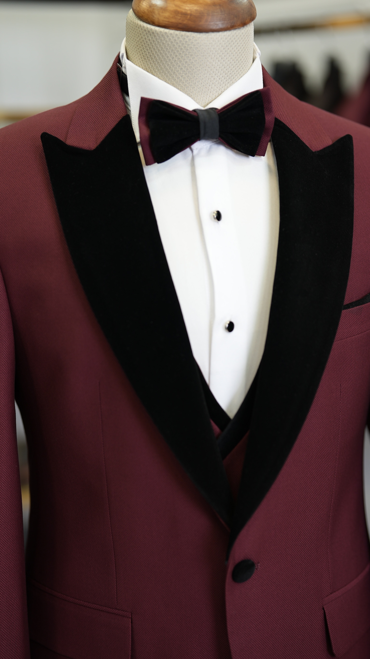 Giacca da smoking da sposo slim fit, gilet, pantaloni, papillon - rosso bordeaux