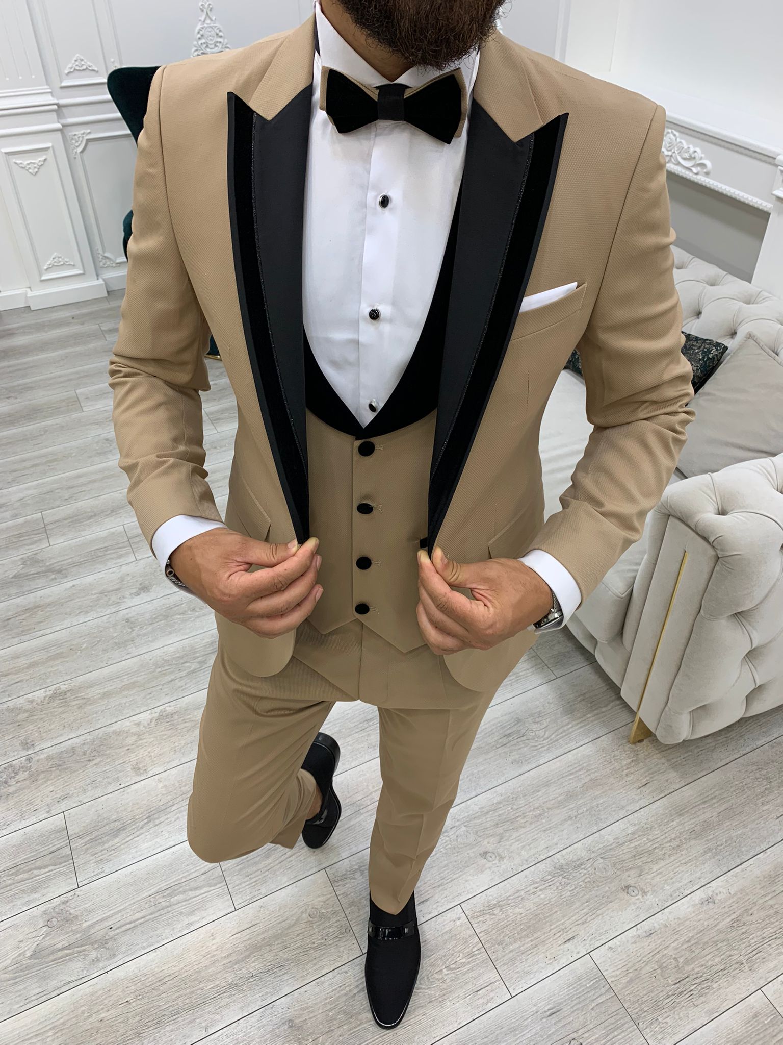 Abito da sposo da smoking slim fit, giacca, gilet, pantaloni, papillon - Crema