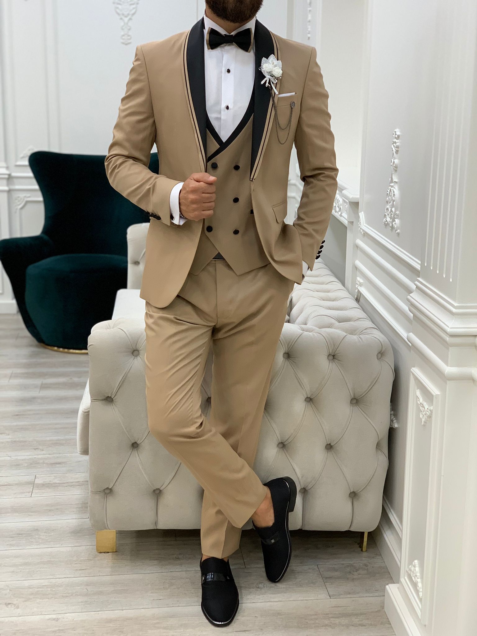 Abito da sposo da smoking slim fit, giacca, gilet, pantaloni, papillon - Crema