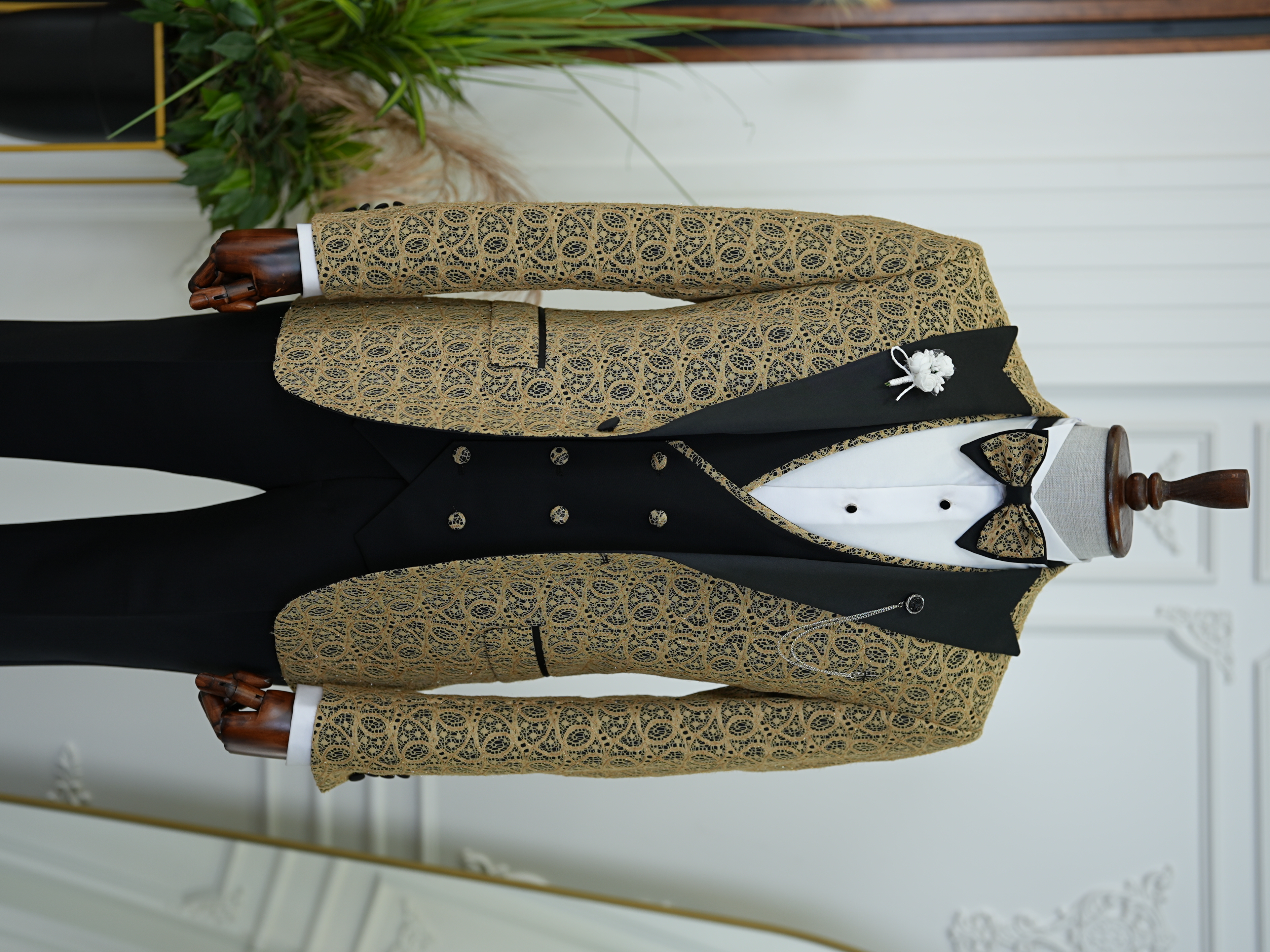 Abito da smoking slim fit, giacca, gilet, pantaloni, papillon - Giallo