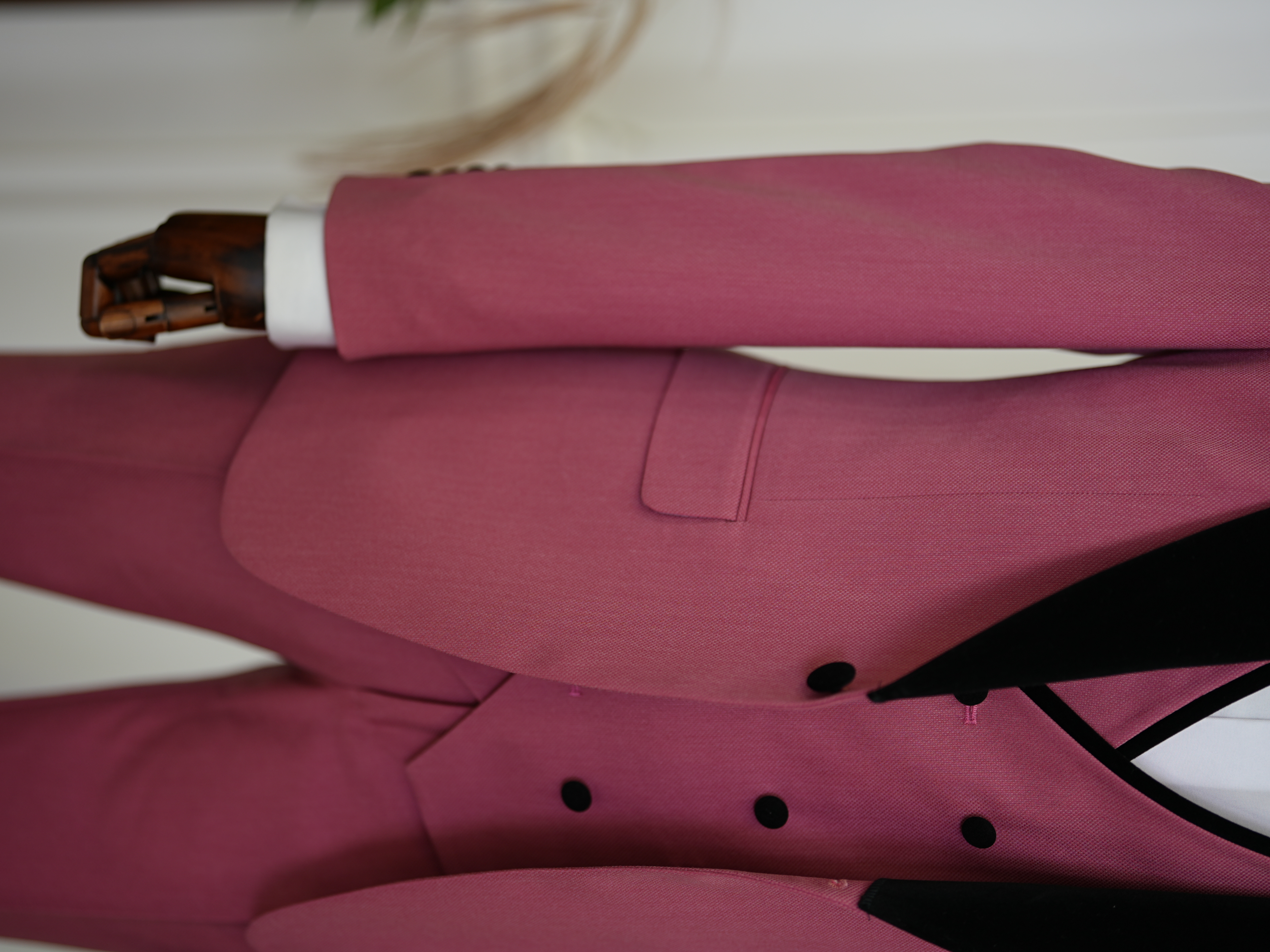 Abito da sposo smoking slim fit giacca gilet pantaloni papillon - rosa