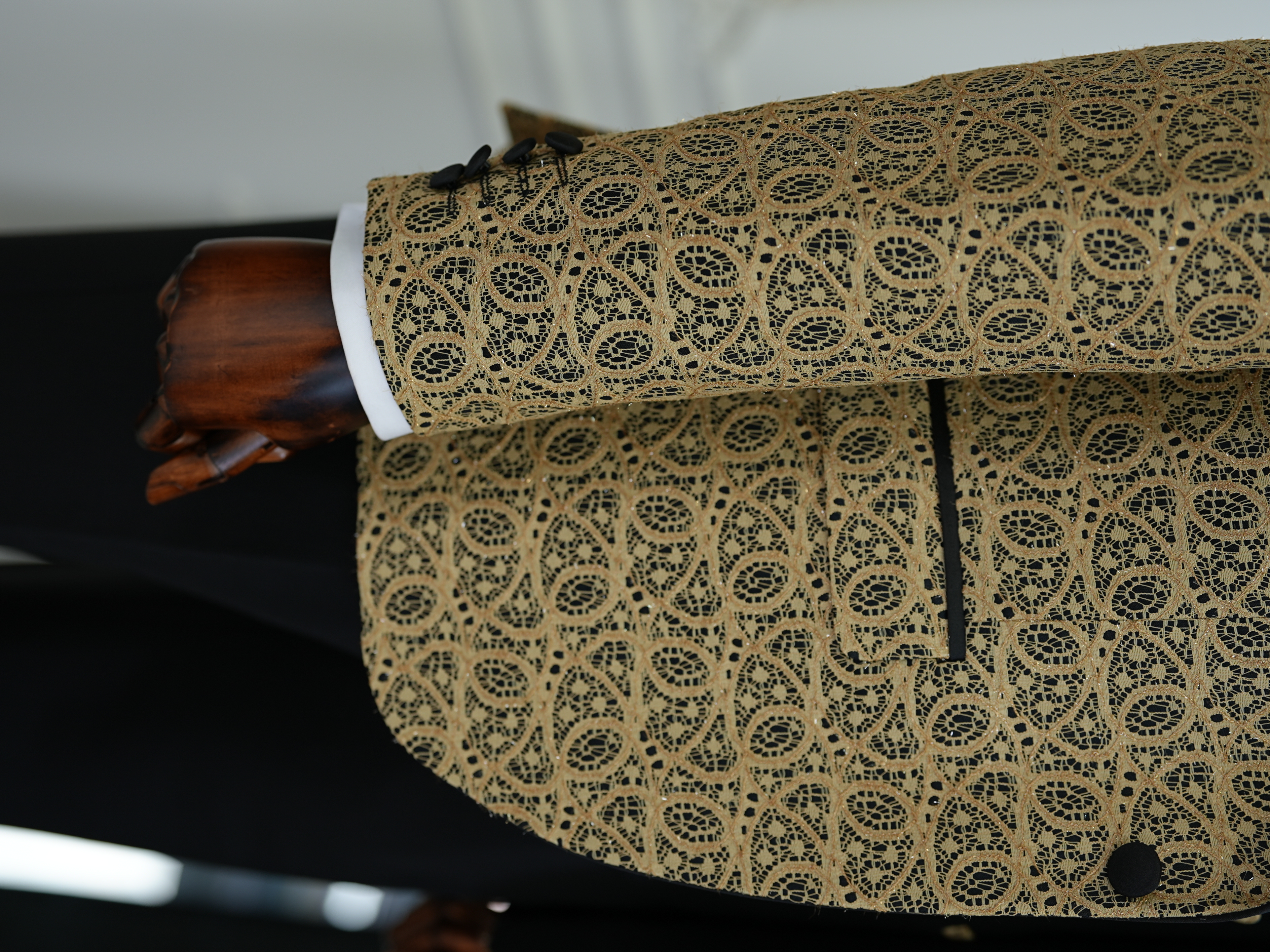 Abito da smoking slim fit, giacca, gilet, pantaloni, papillon - Giallo