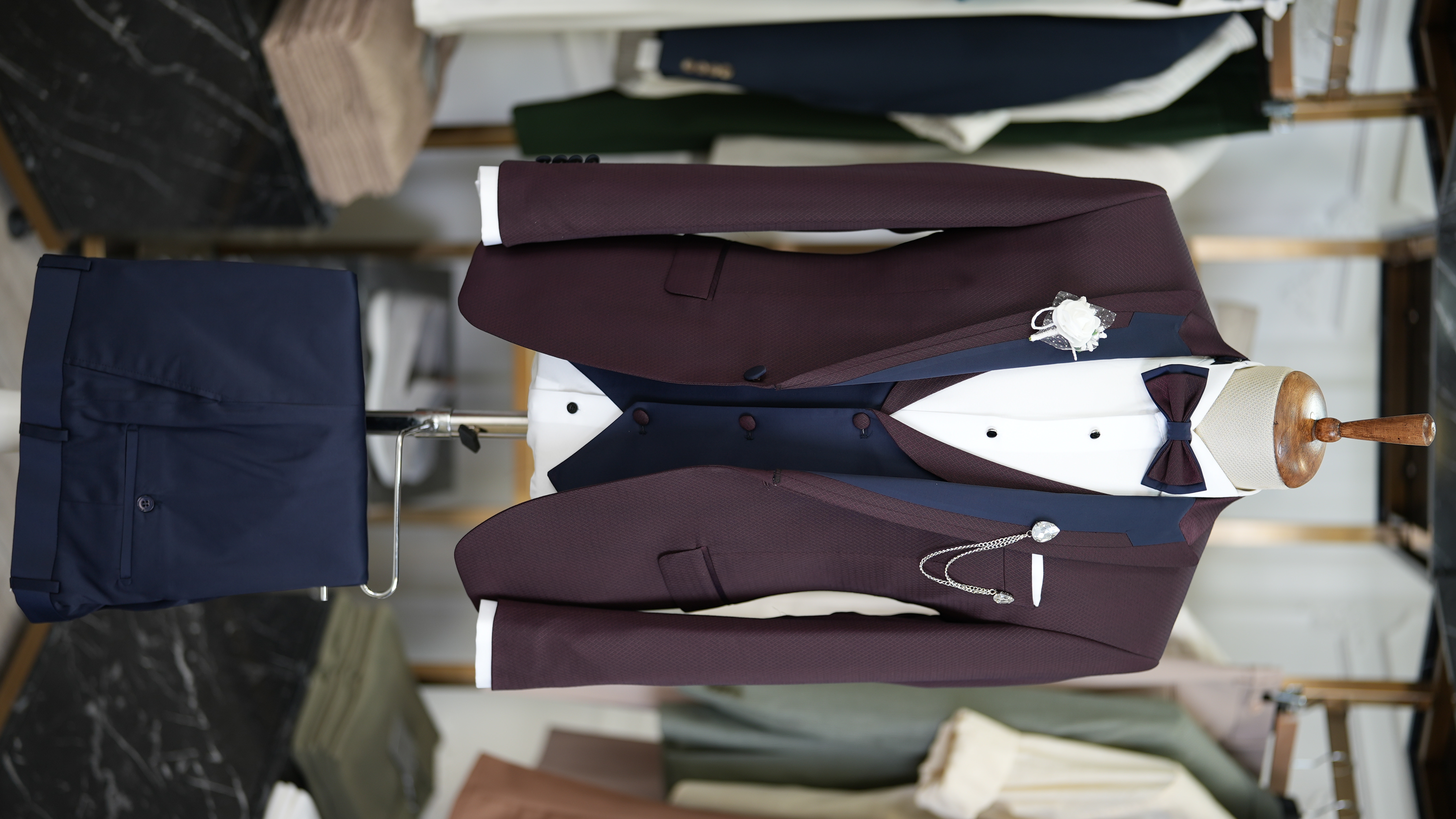 Abito da sposo smoking slim fit giacca gilet pantaloni papillon - rosso bordeaux