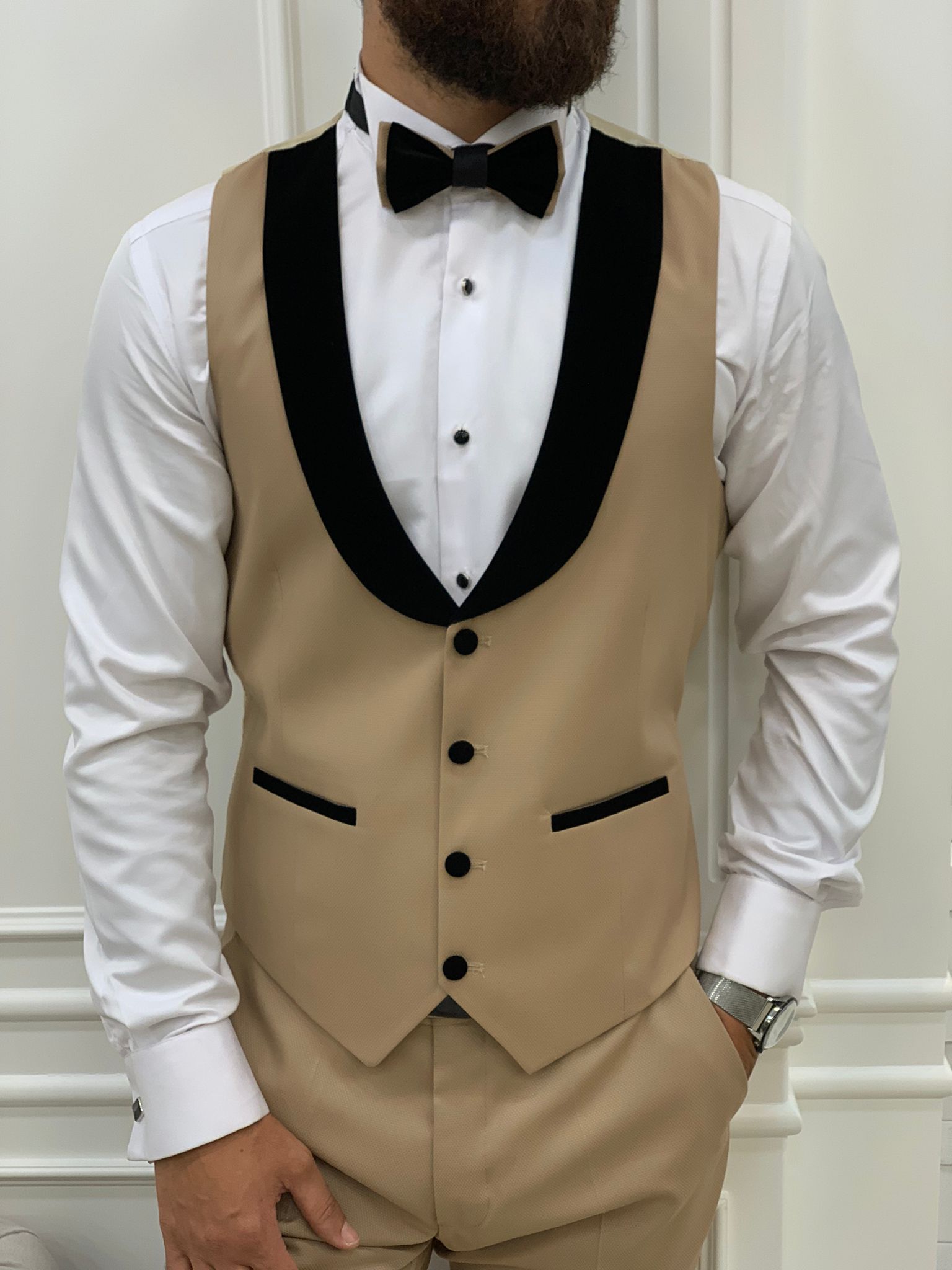 Abito da sposo da smoking slim fit, giacca, gilet, pantaloni, papillon - Crema