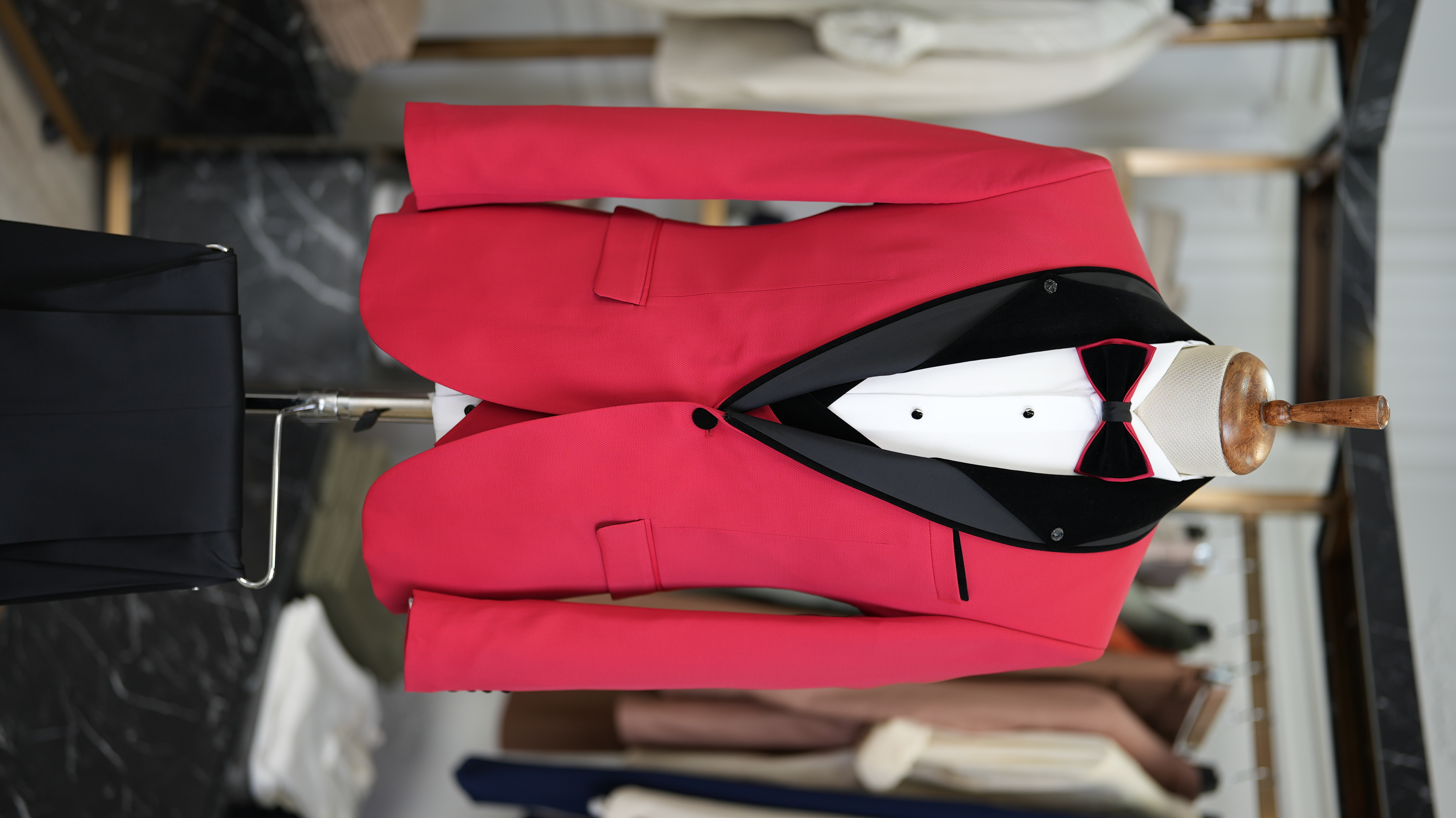 Abito da smoking da sposo slim fit, giacca, gilet, pantaloni, papillon - Rosso