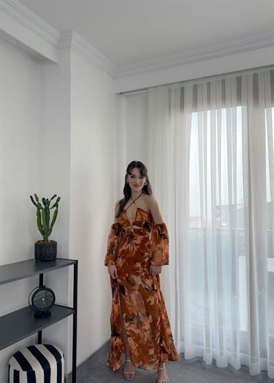 Flora Bağlama Detaylı Uzun Yırtmaçlı Turuncu Desenli Elbise 