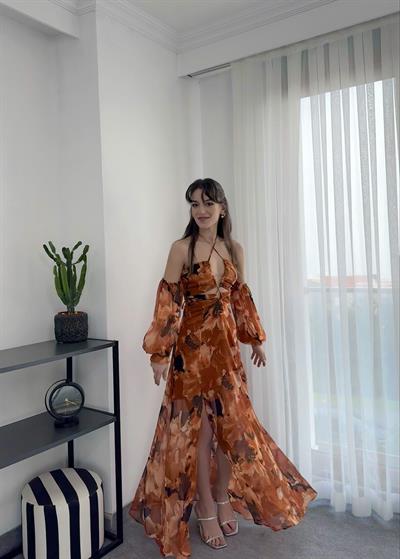 Flora Bağlama Detaylı Uzun Yırtmaçlı Turuncu Desenli Elbise 