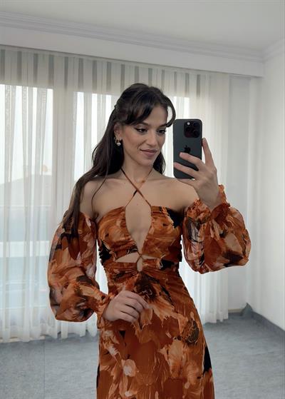 Flora Bağlama Detaylı Uzun Yırtmaçlı Turuncu Desenli Elbise 