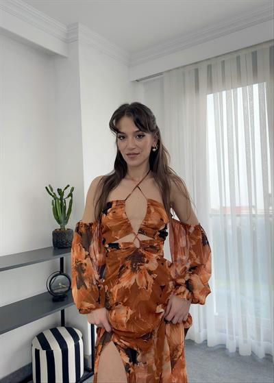 Flora Bağlama Detaylı Uzun Yırtmaçlı Turuncu Desenli Elbise 