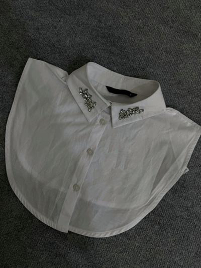 Beyaz Taş Aksesuarlı Yakalık