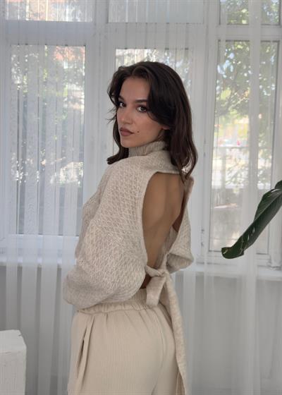 Bosy Sırt Dekolteli Bej BağlamalI Bluz 