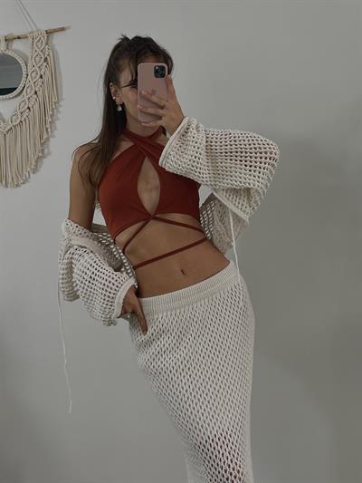 Kiremit Rengi Boyundan Çapraz Crop 