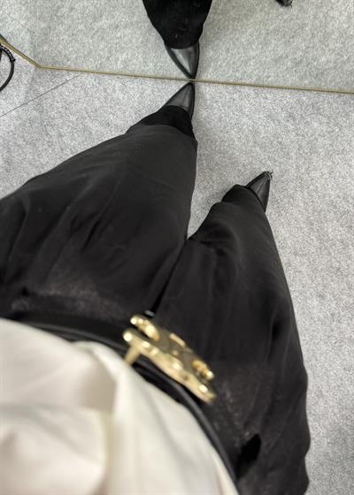 Parlak Kumaş Satenimsi Siyah Pantolon
