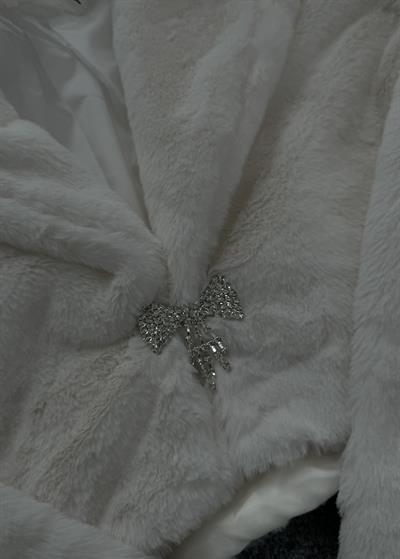 Peluş Broş Aksesuarlı Ekru Kürk 