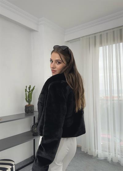 Peluş Broş Aksesuarlı Siyah Kürk 