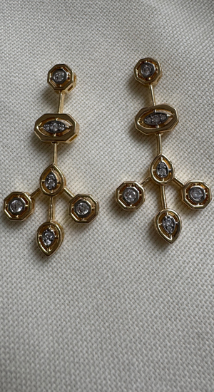 Melis G. Modeli Beyaz Taşlı Küpe