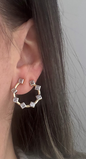 Mers Modeli Taşlı Küpe