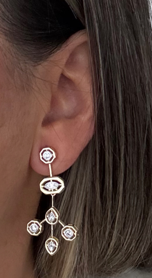 Melis G. Modeli Beyaz Taşlı Küpe