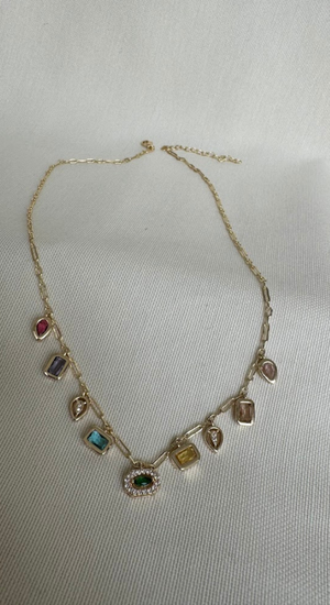 Melis G. Modeli Renkli Taşlı Kolye