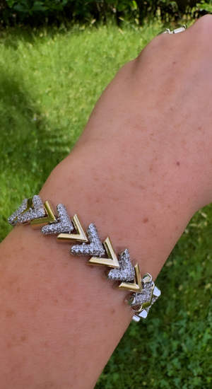 Özel Seri Taşlı V Model Bileklik