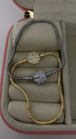 Pandora Modeli Yonca Charmlı Bileklik