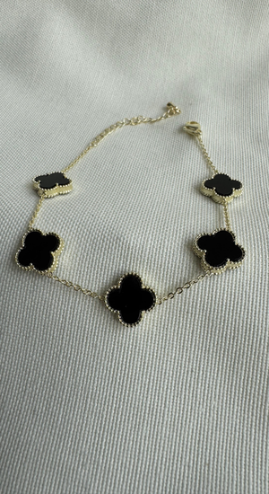 VK Modeli Yonca Siyah Bileklik