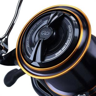 Daiwa Emblem 23 45 SCW QD Surf Makara