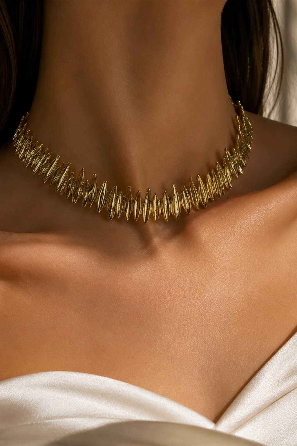 Altın Renkli Sivri Uçlu Geometrik Choker Kolye