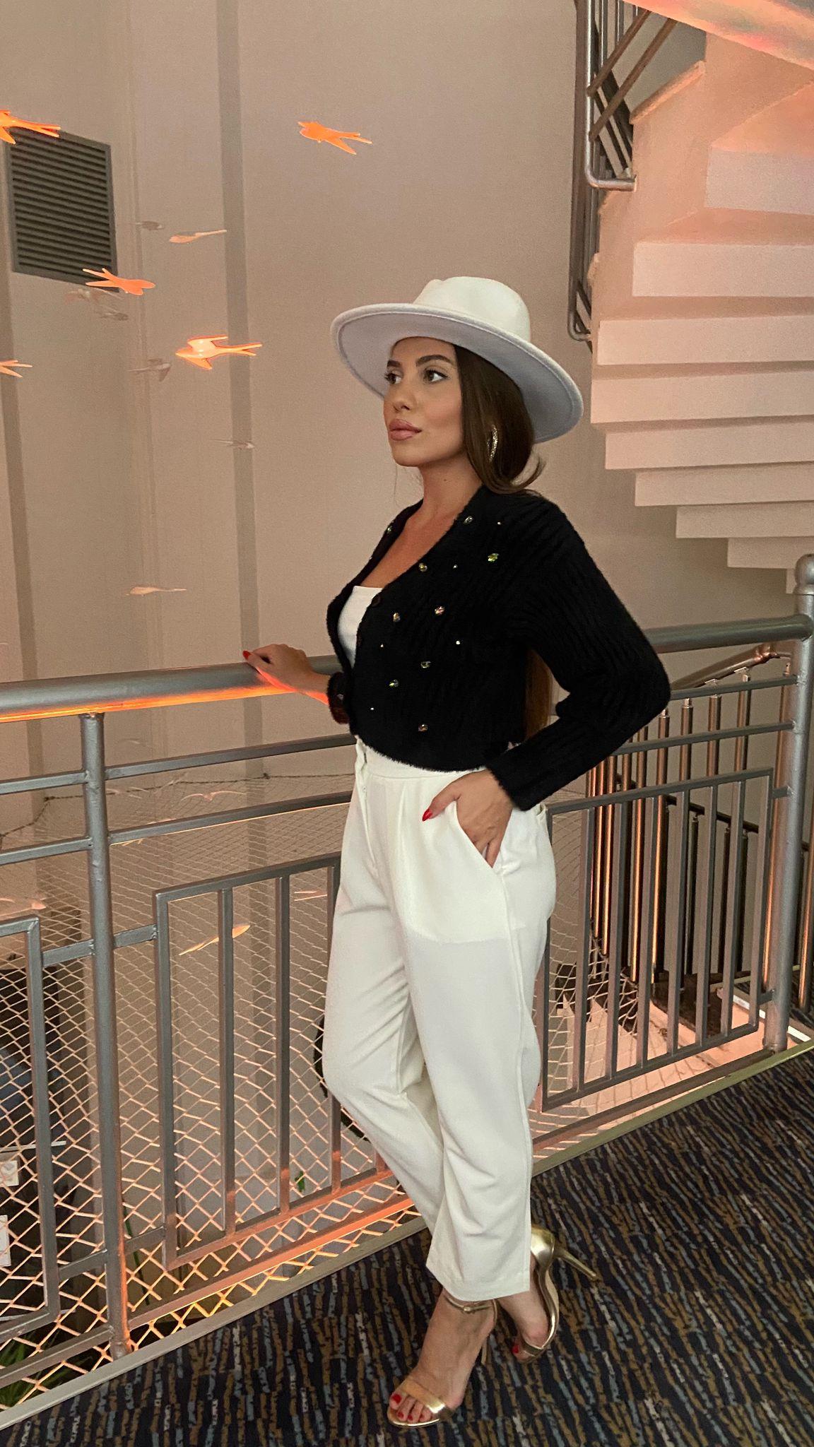 Aplikle Detaylı Pelüş Hırka Siyah